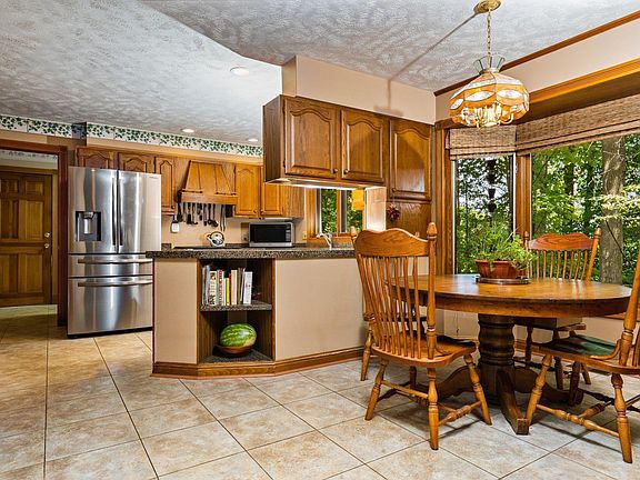 4th image of 3182 Silver Hills Ln