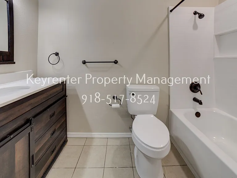 S 79th E Ave Duplex — Photo 40