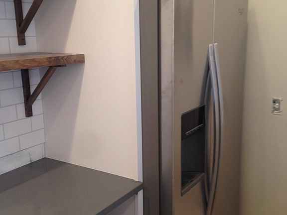 3rd image of 832 Kerr St #832