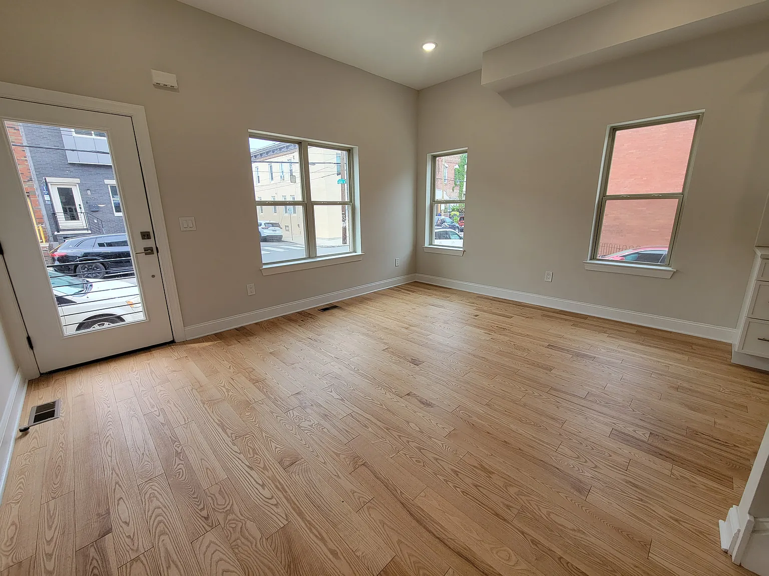 4 bed, 1440 sqft, $3,000 — Photo 3