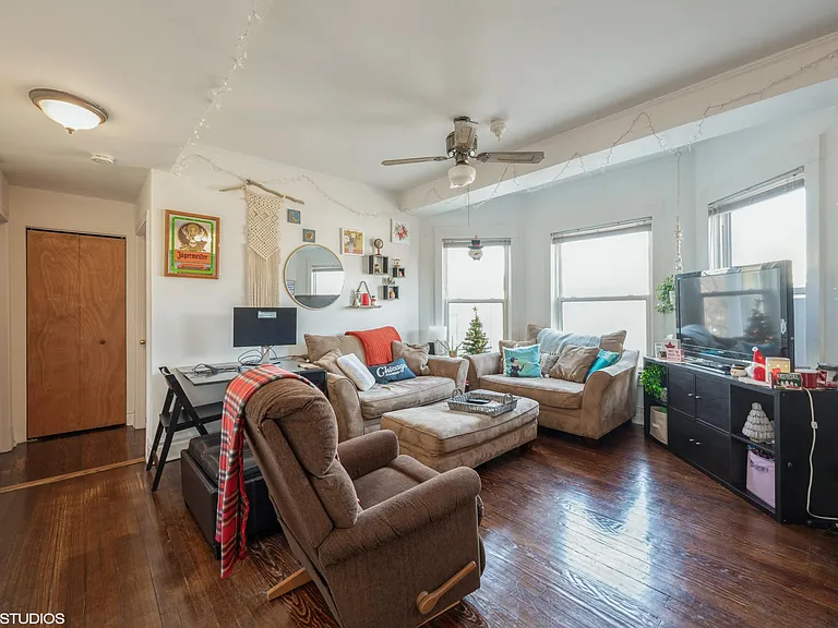 1149 W Cornelia Ave #3W — Photo 4