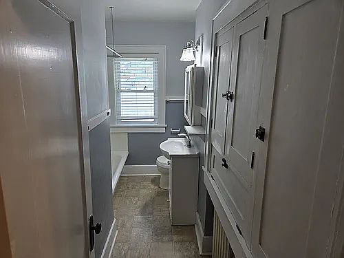 4th image of 450 W Macon St #4