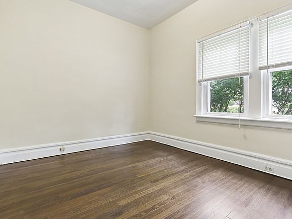 3rd image of 195 Riveredge Rd #1