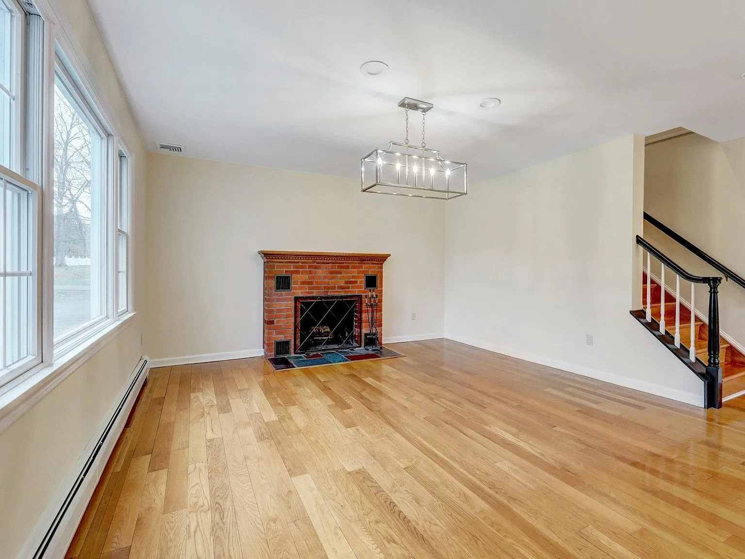 5 bed, 2.5 bath, $8,750 — Photo 3