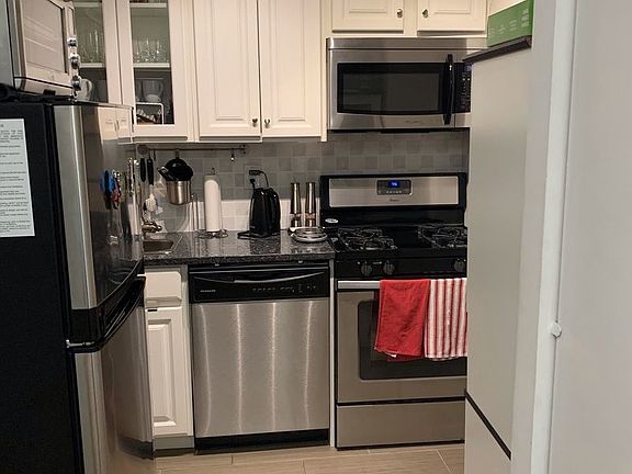 3rd image of 500 W 43rd St APT 11A