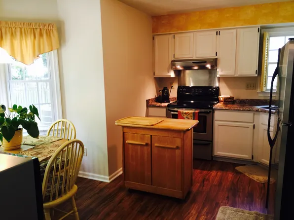 1444 Debbs Ln, Chesapeake, VA 23320