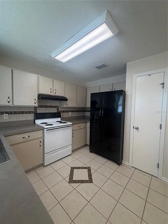 3 bed, 2.0 bath, 1320 sqft, $1,600 — Photo 4