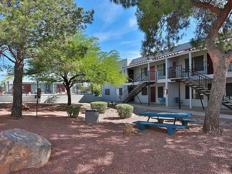 Mountain Lakes Apartments — Photo 10