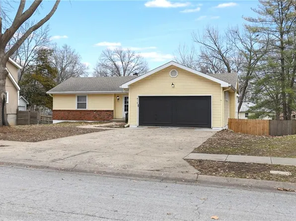 414 S Cardinal Dr, Olathe, KS 66062