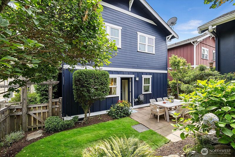 4th image of 5925 31st Avenue SW