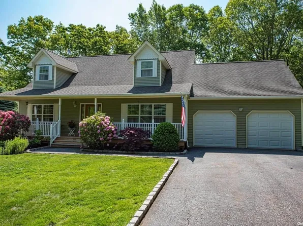 316 Rabbit Run, Riverhead, NY 11901
