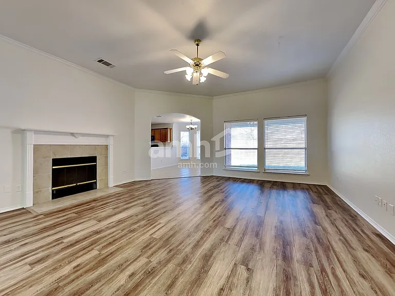 333 Rock Hill Dr — Photo 5