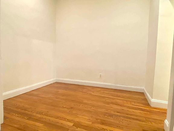 5th image of 139 E 13th St APT 1B
