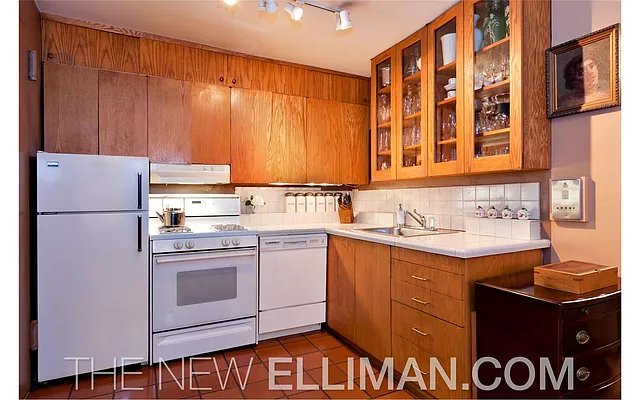 Sold by Douglas Elliman | media 14