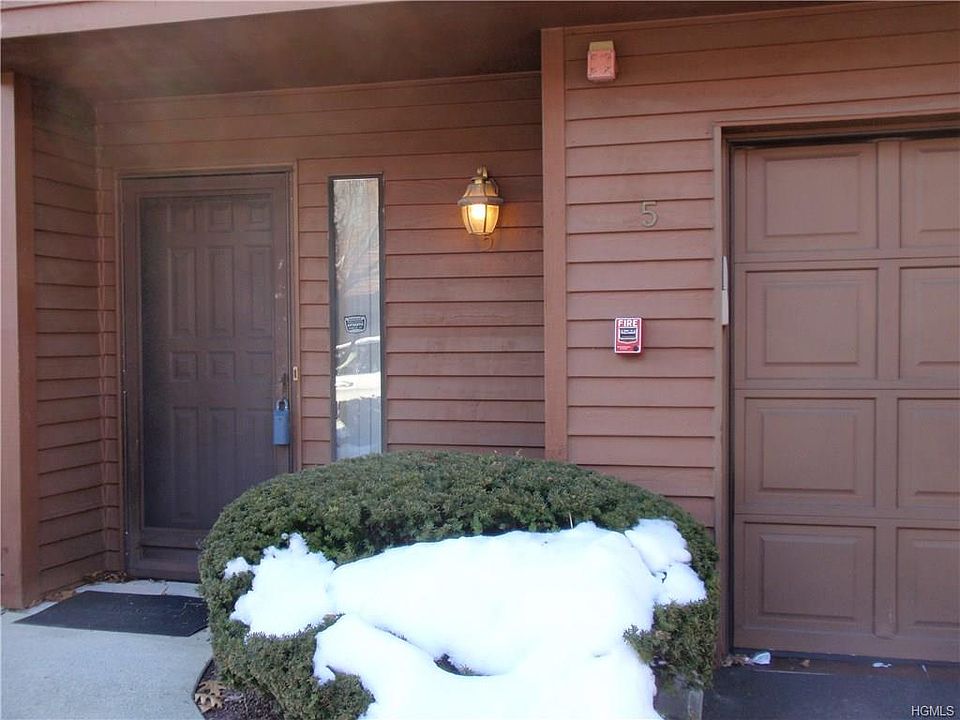 1st image of 5 Linden Ln