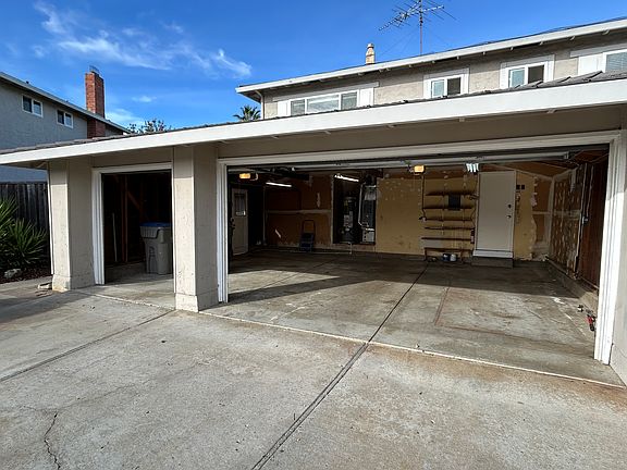 2nd image of 4602 Royal Garden Pl