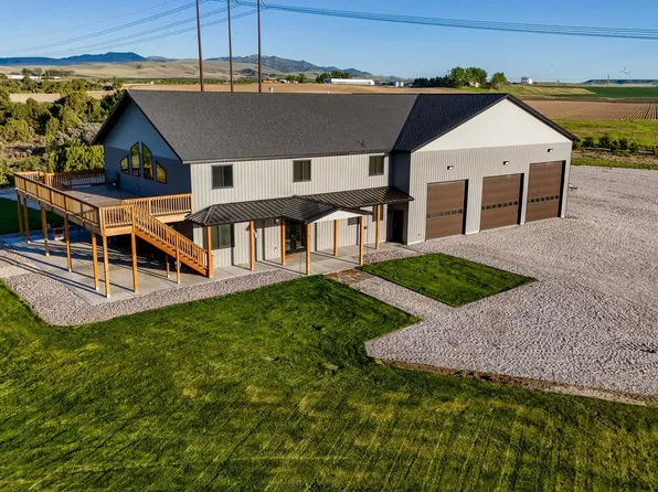 305 Snake River Dr, American Falls, ID 83211