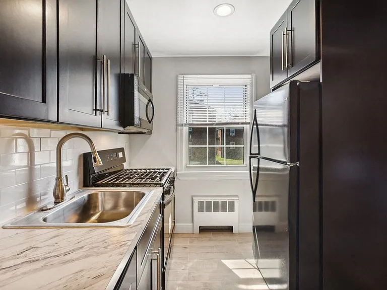 Ridge Gardens Apartments — Photo 2