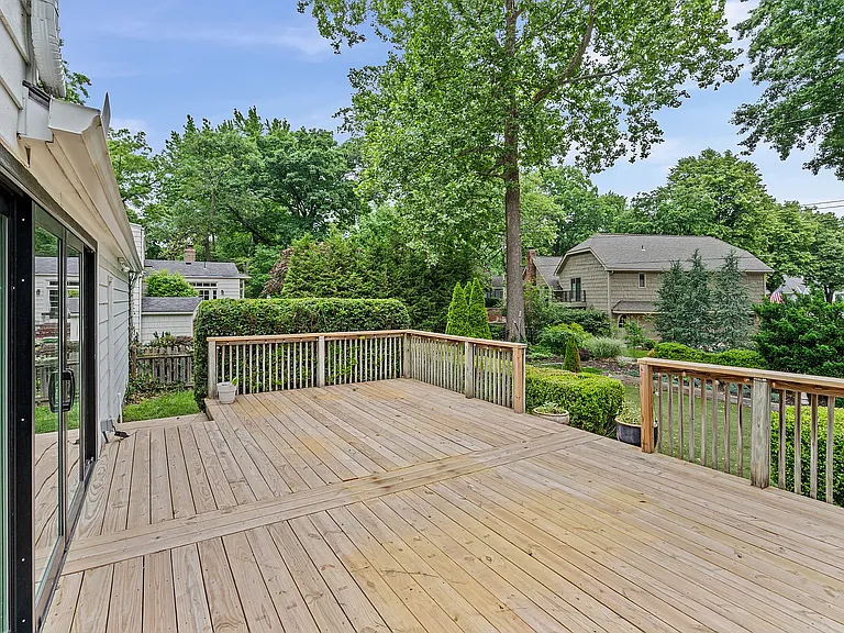 8345 Reinhardt St — Photo 28