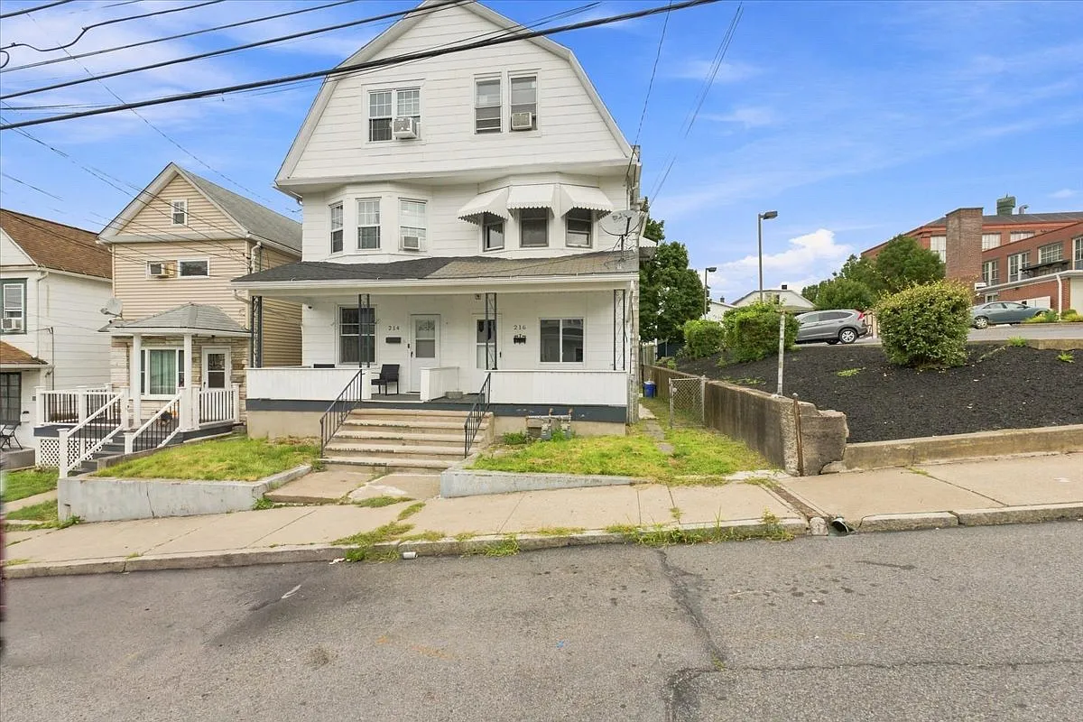 216 Andover St — Photo 1