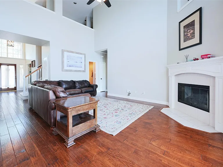 2422 Lansing Cir — Photo 9