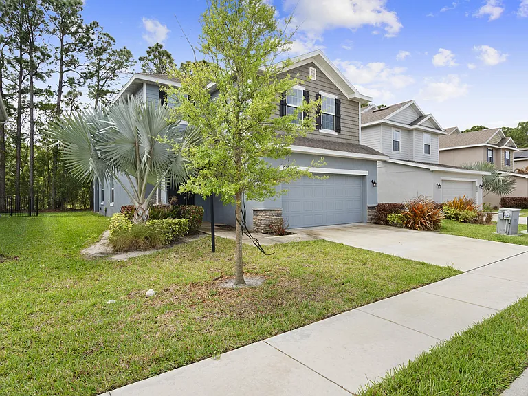 692 NE Turtleback Trl — Photo 4
