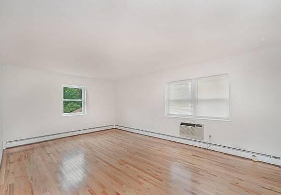3rd image of 185 Belleville Ave