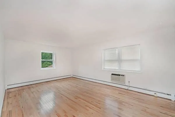 185 Belleville Ave — Photo 3