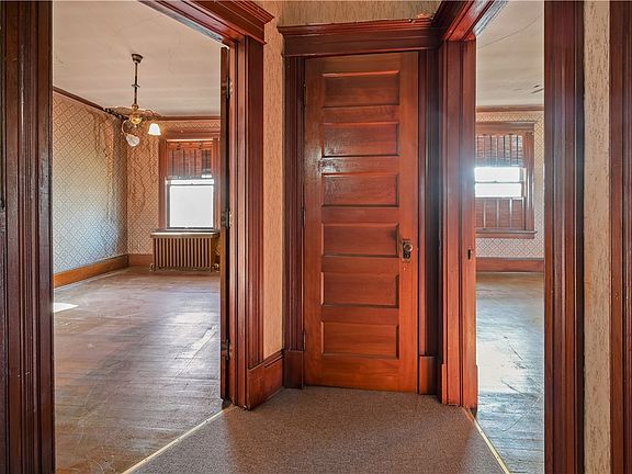 23rd image of 616 E Main St