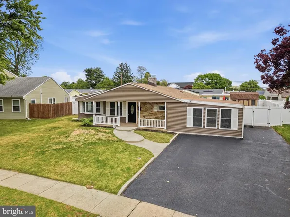 72 Lavender Ln, Levittown, PA 19054