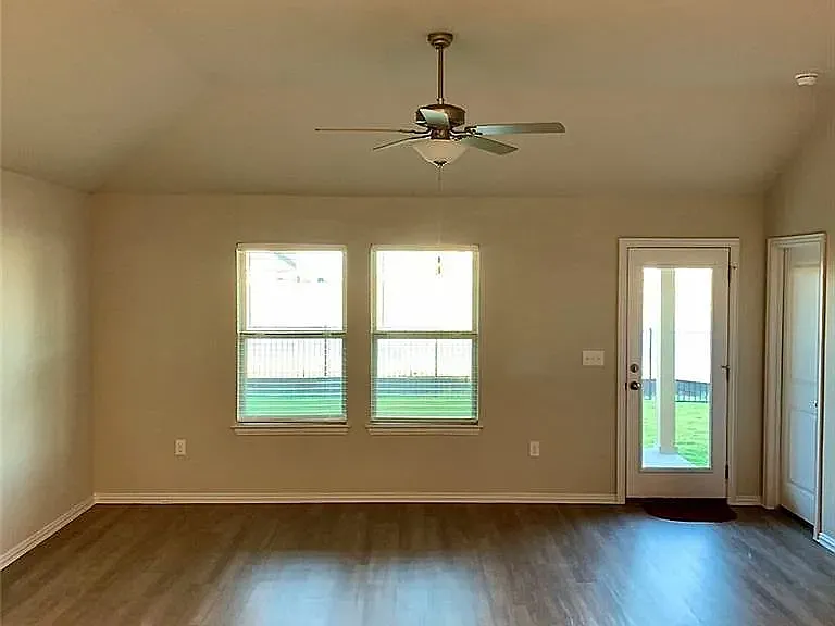 17320 Crowndale Dr — Photo 17