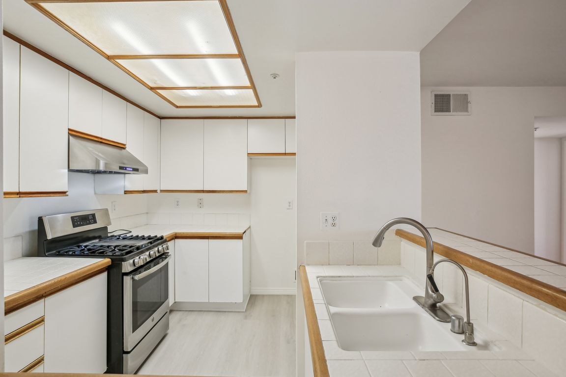 Euclid St 209-011.jpg