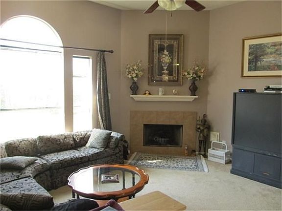 3rd image of 5310 Silver Oak Dr