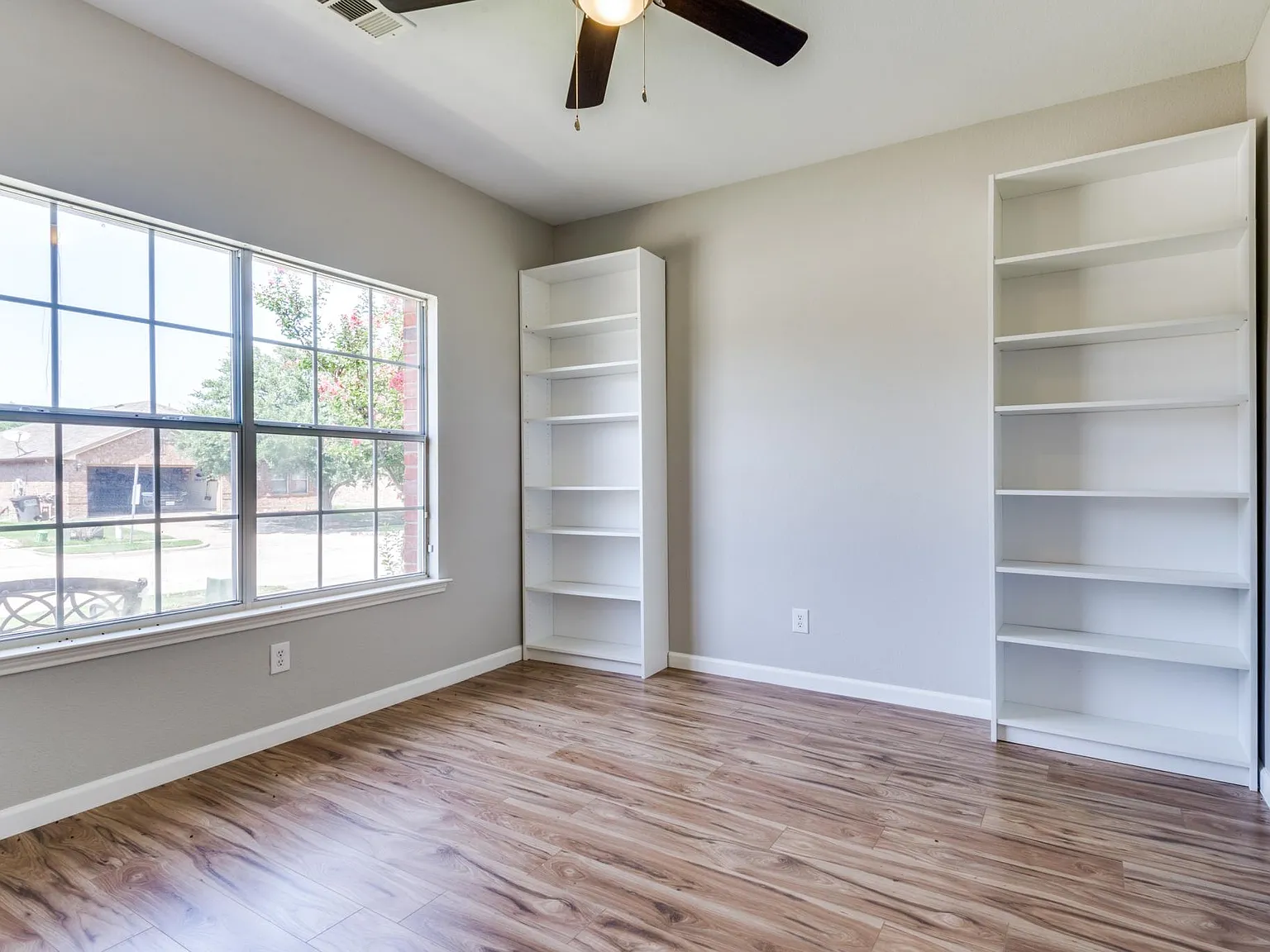 4 bed, 2.5 bath, 2630 sqft, $2,990 — Photo 3