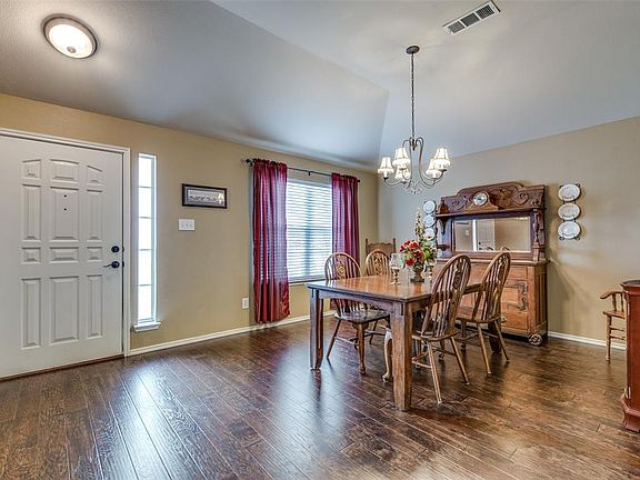 4th image of 2708 Logan Dr