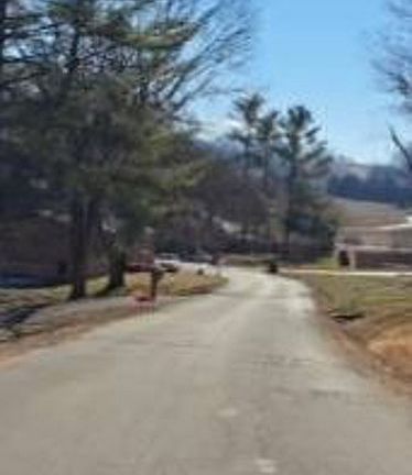 Exterior Neighborhood (street photo)