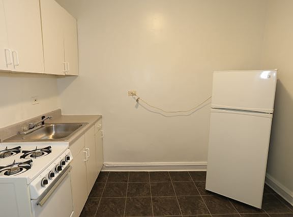 2nd image of 5516 N Kenmore Ave APT 202