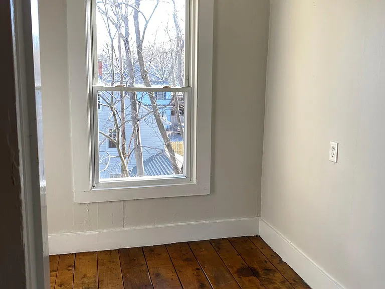 study/office or nursery-sized bedroom