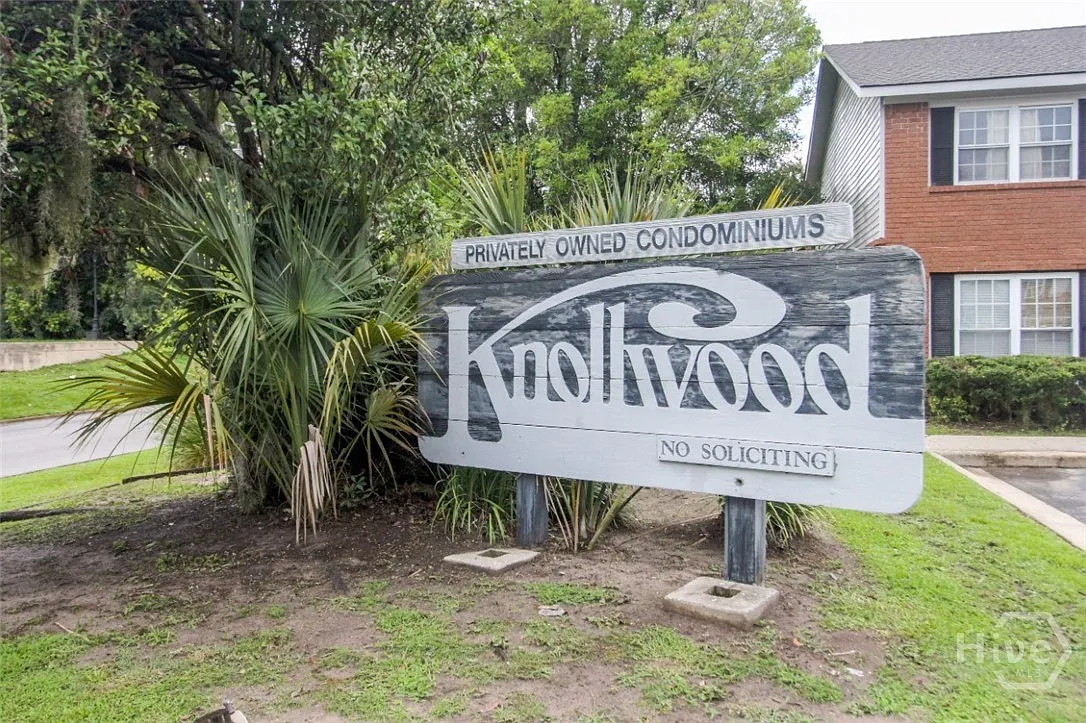 Building Photo - Knollwood Cir