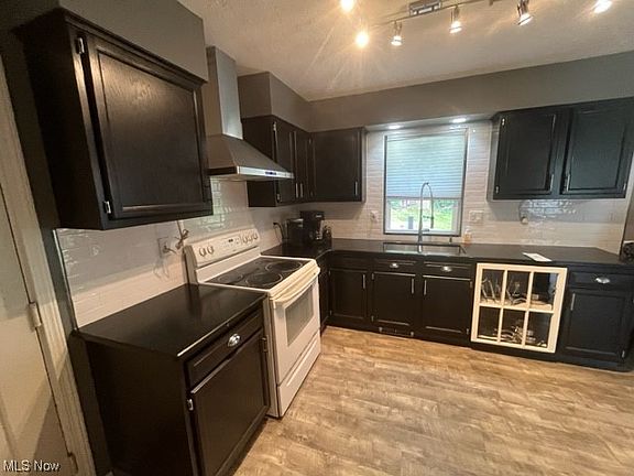 3rd image of 1239 Eastland Ave