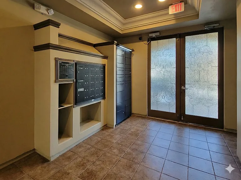 1725 Butler Ave #102 — Photo 18