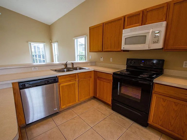 421 Lockbreeze Dr — Photo 10