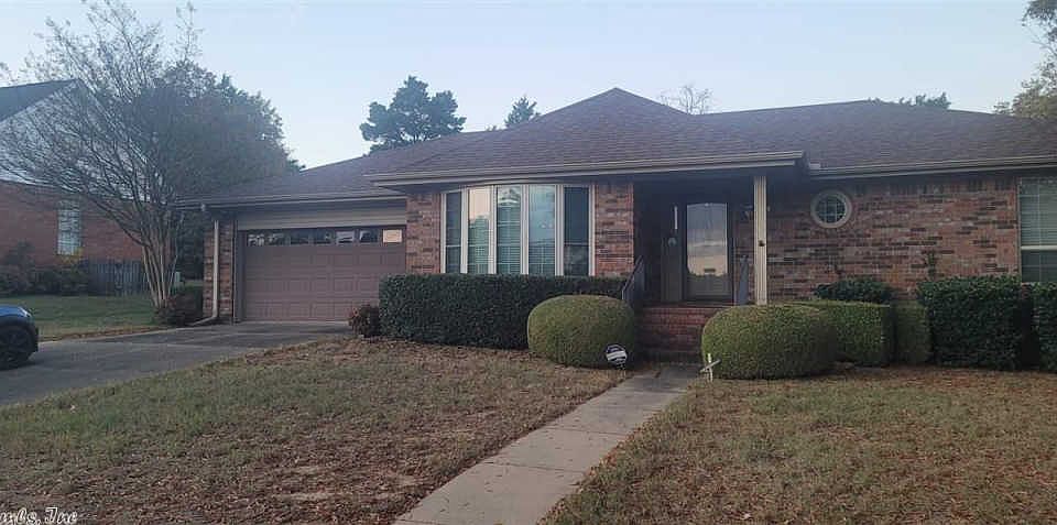 1st image of 16 Jamestown Dr