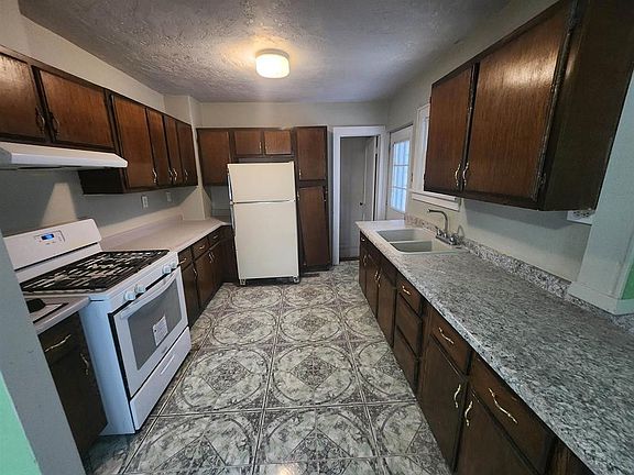 2nd image of 1606 Avenue B