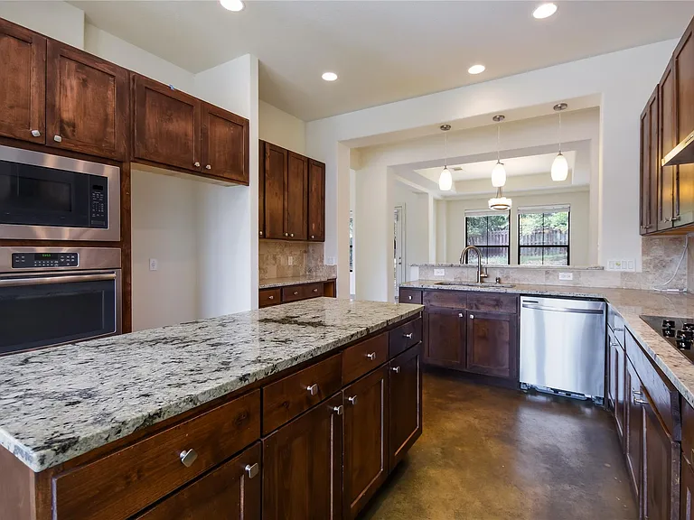 18400 Lakepoint Cv — Photo 13