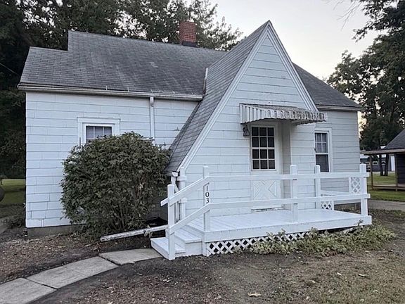 2nd image of 103 Oak St