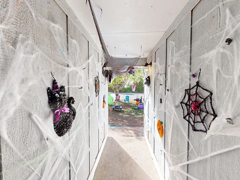 451 Loveridge Dr — Photo 14