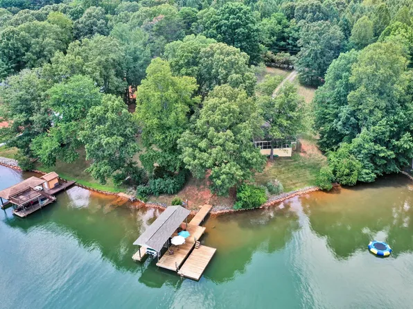 1209 Diane Dr, Moneta, VA 24121