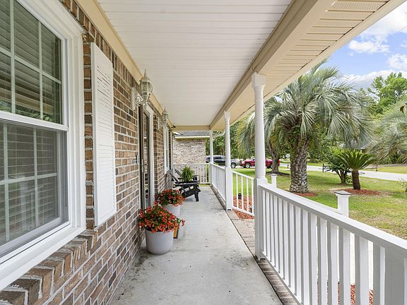 3rd image of 946 Melrose Dr