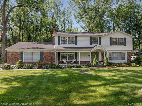 2437 Chelsea Dr, Troy, MI 48084